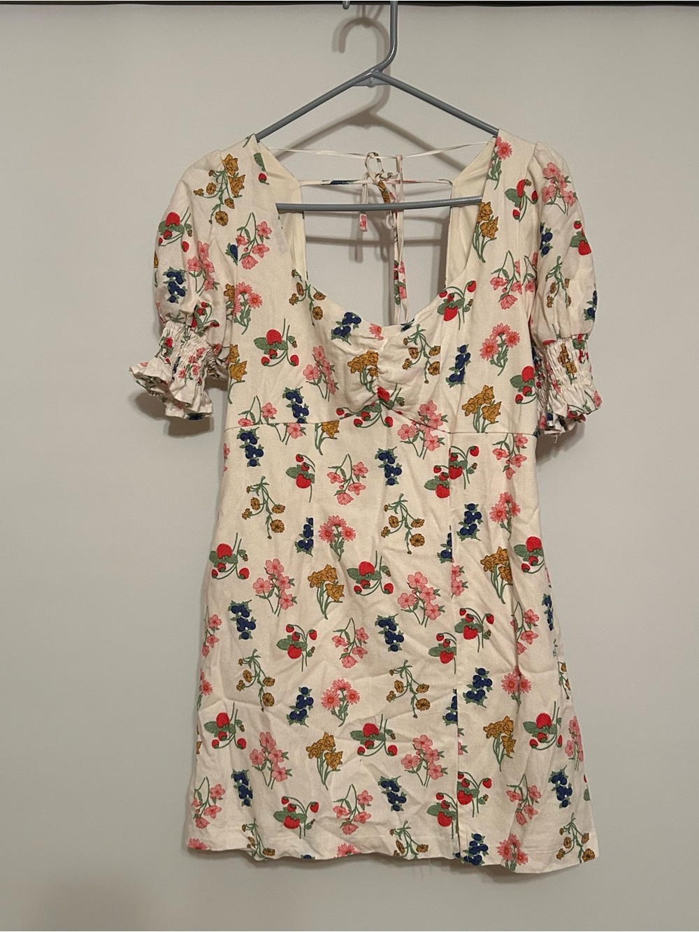 Francesca's Collections Cream Floral Scoop-Neck Mini Dress